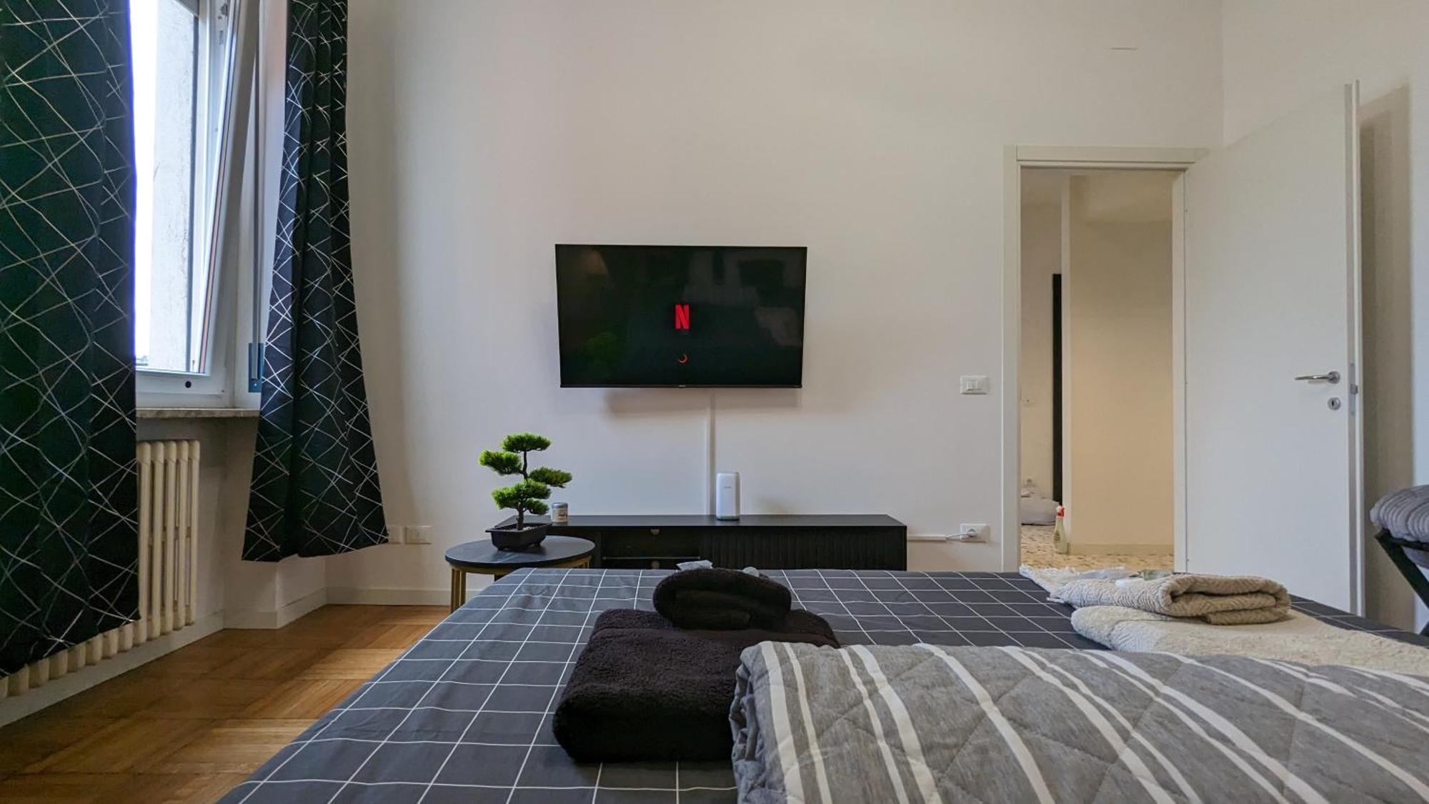 With Free Parking 15 Minutes Walk From Arena *